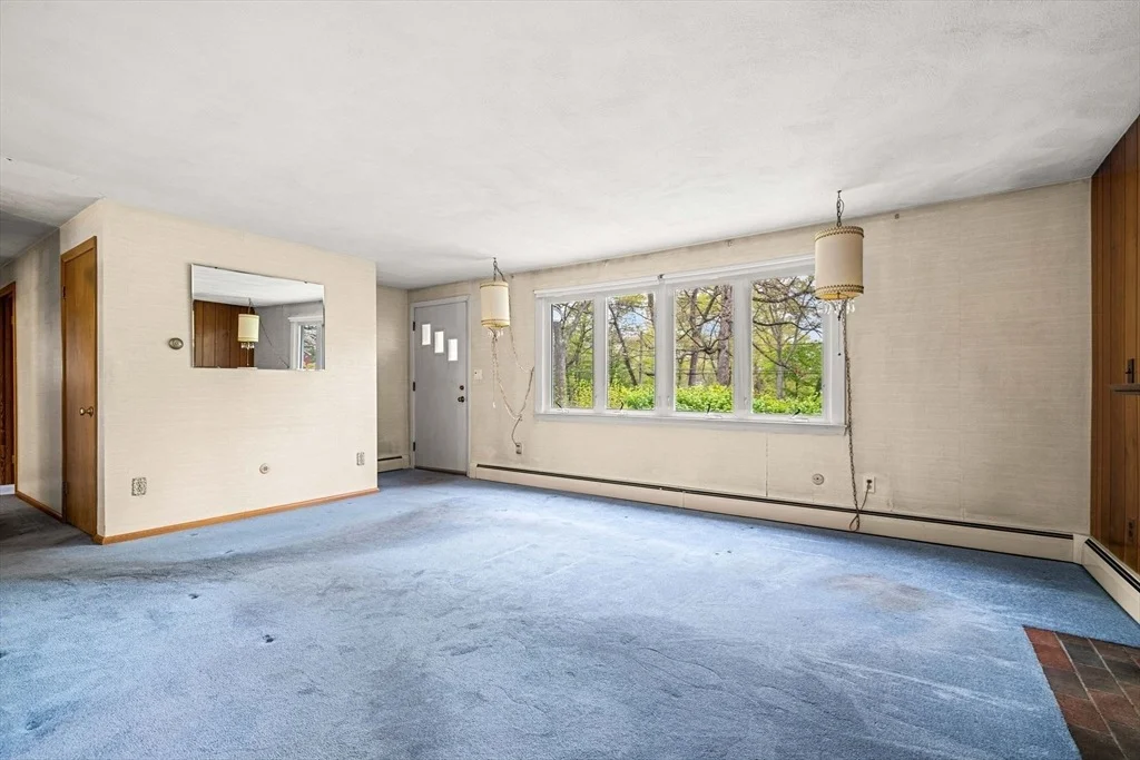 Photo of 11 Dadant Dr