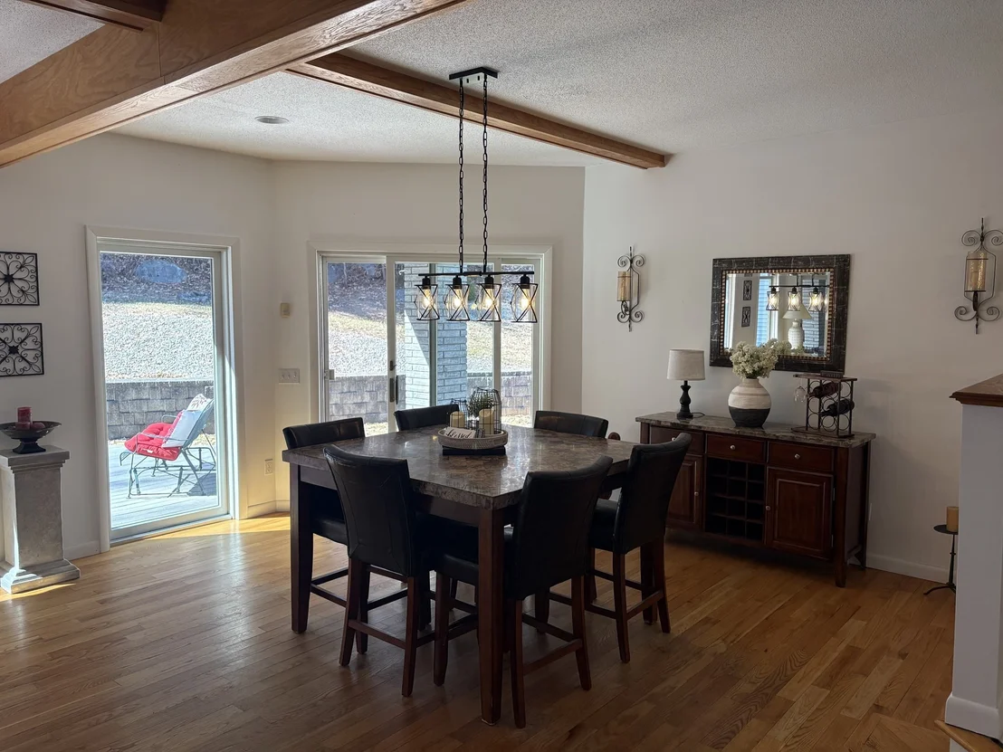 Photo of 321 Westerly Cr.