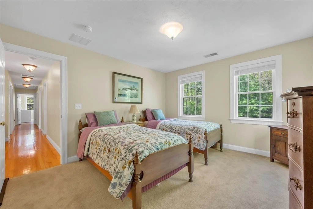 Photo of 10 Turner Ln