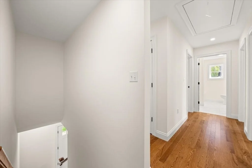 Photo of 12 Valley Run Dr