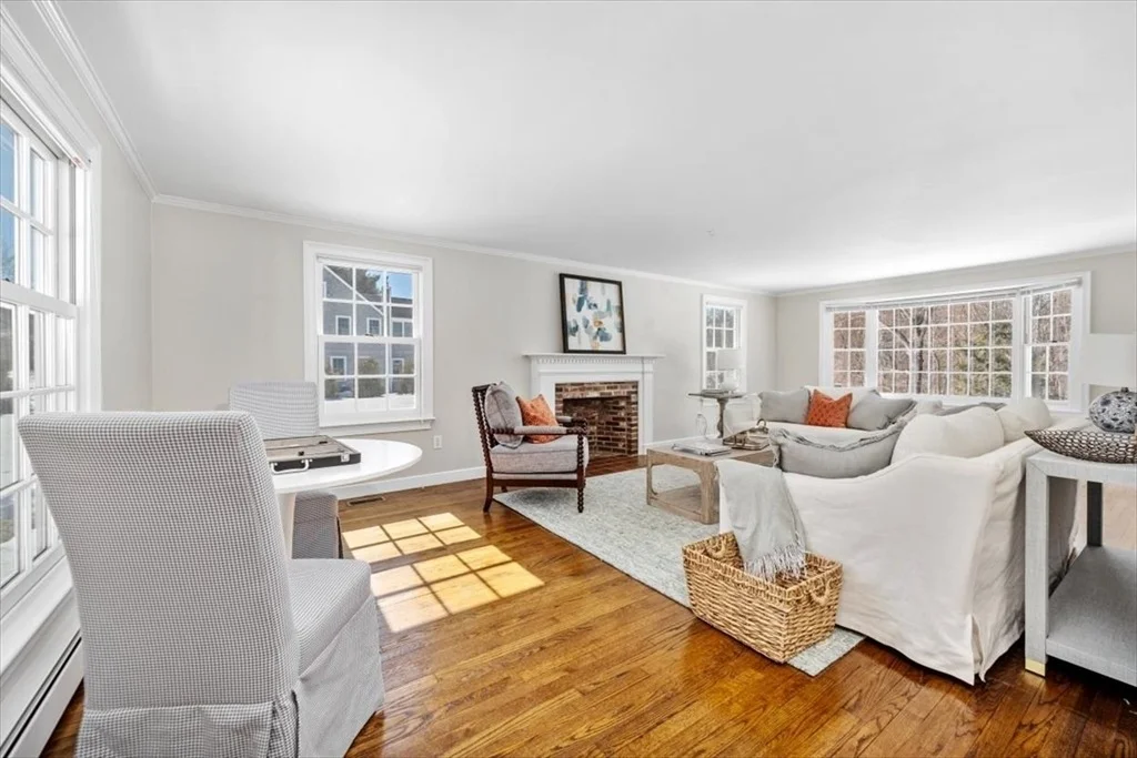 Photo of 11 Berkley Cir