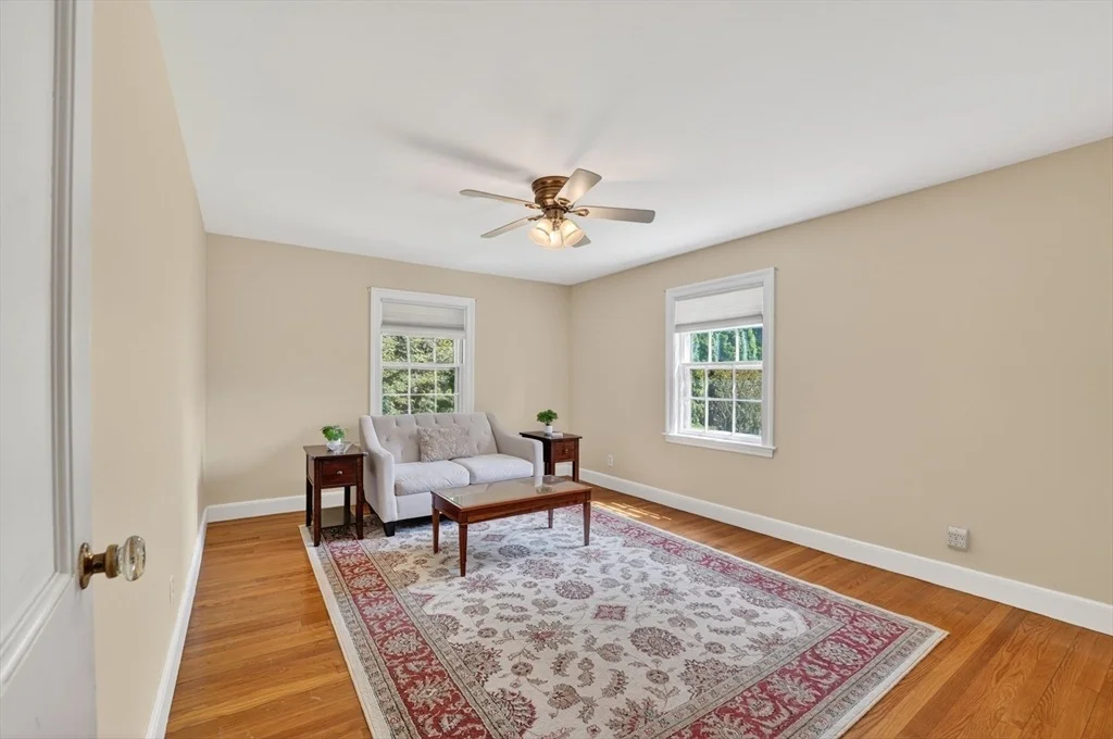 Photo of 490 Webster St