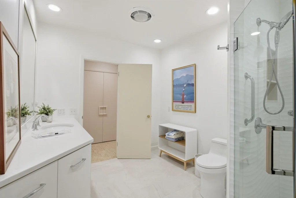 Photo of 182 Crestview Cir