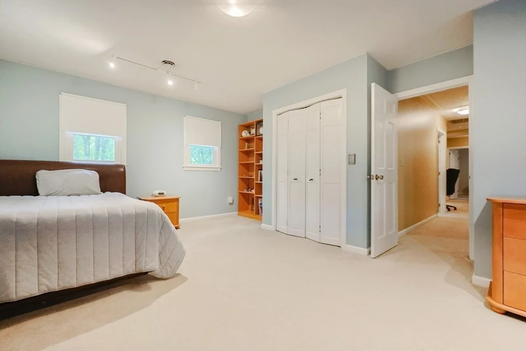 Photo of 233 Willowgate Rise