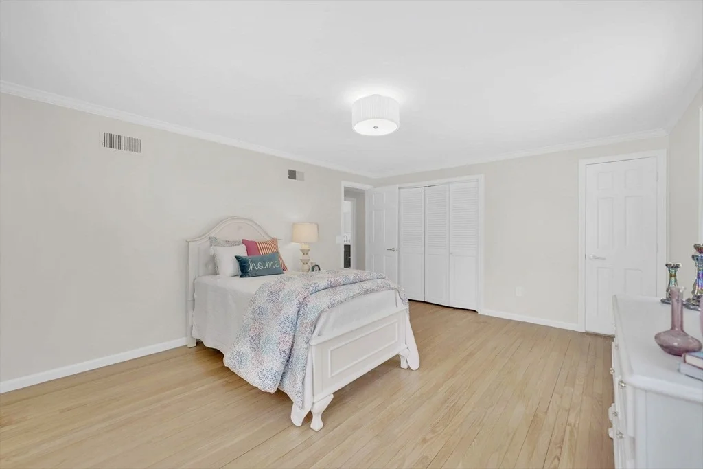 Photo of 59 Lawrence Dr