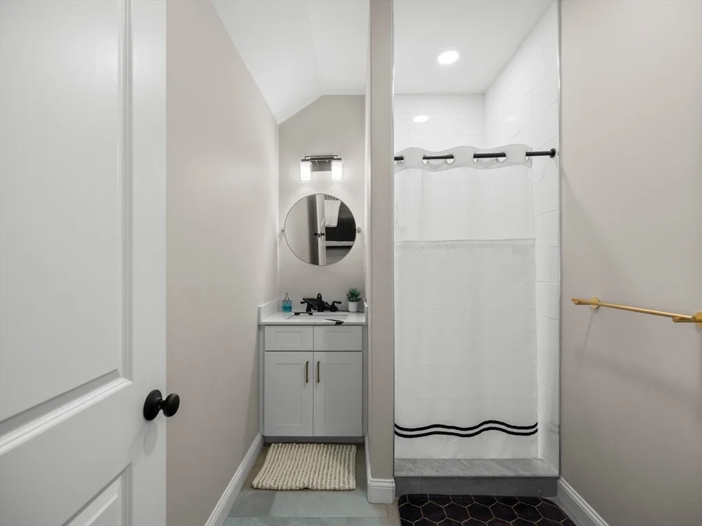 Photo of 6 Genevieve Ln