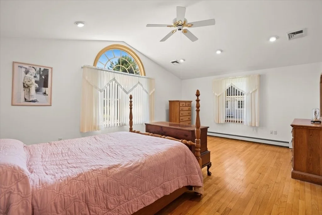 Photo of 8 Sherry Ln