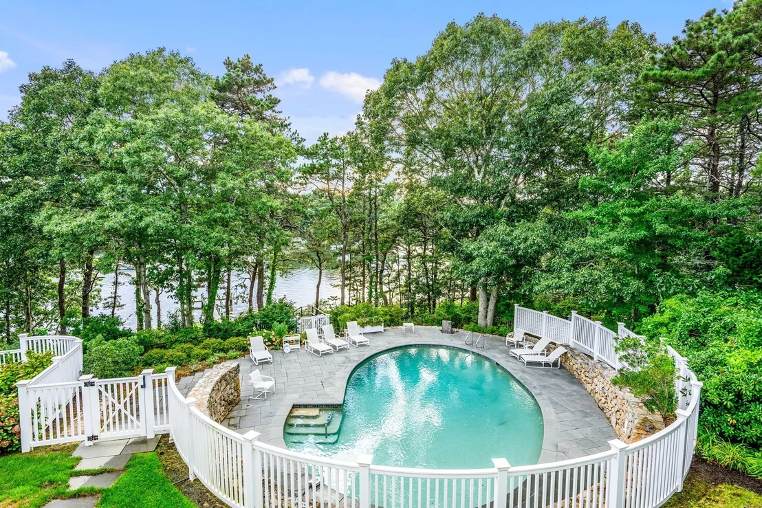 Photo of 16 Cove Point Lane