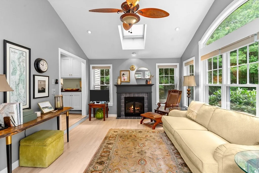 Photo of 28 Oxford Dr