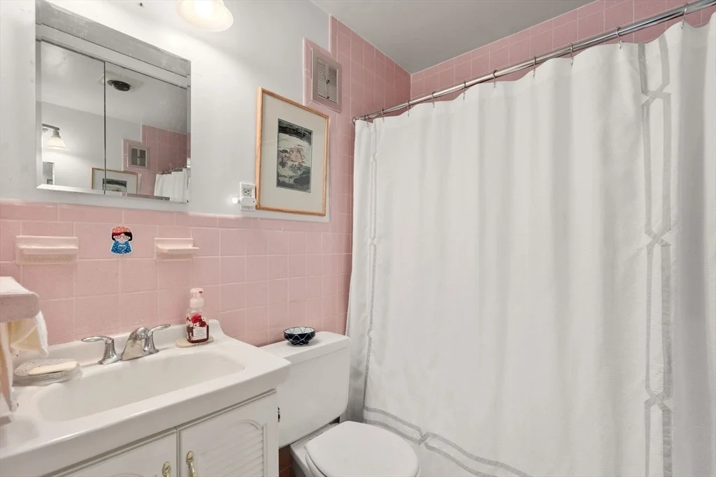 Photo of Unit 124 at 1202 Greendale Avenue