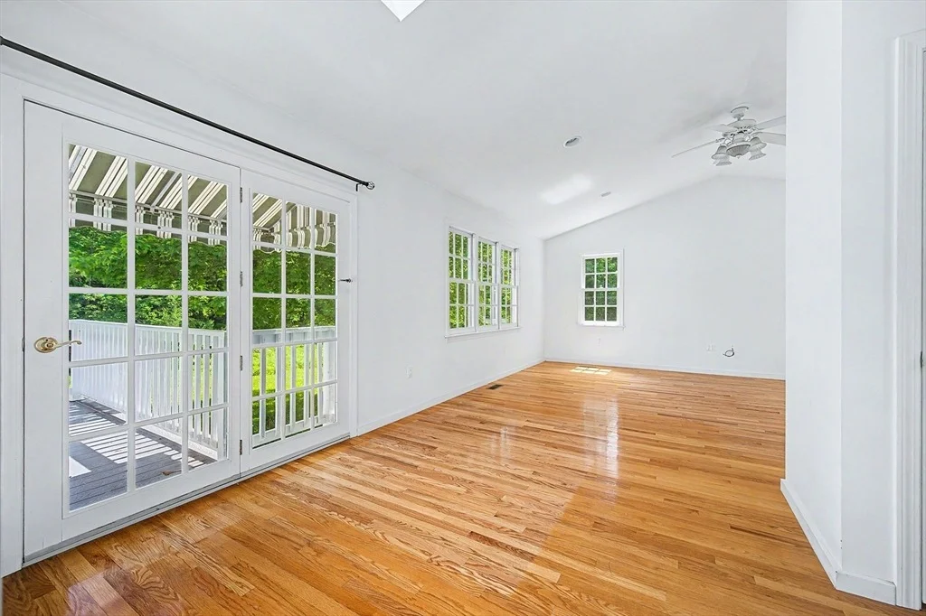 Photo of 355 Boston Rd