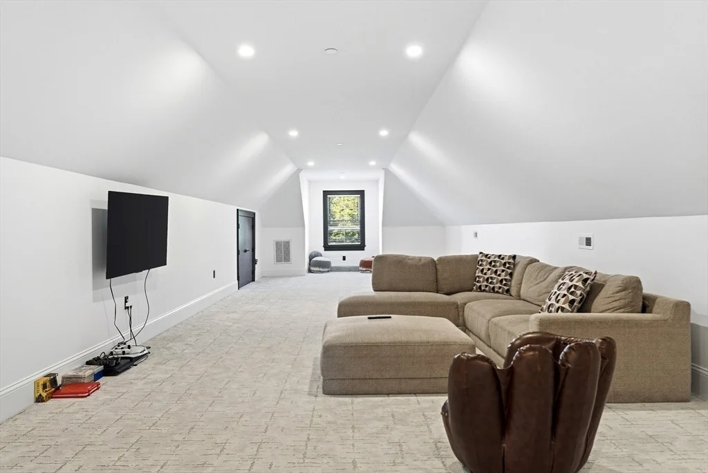Photo of 19 Bridle Spur Ln