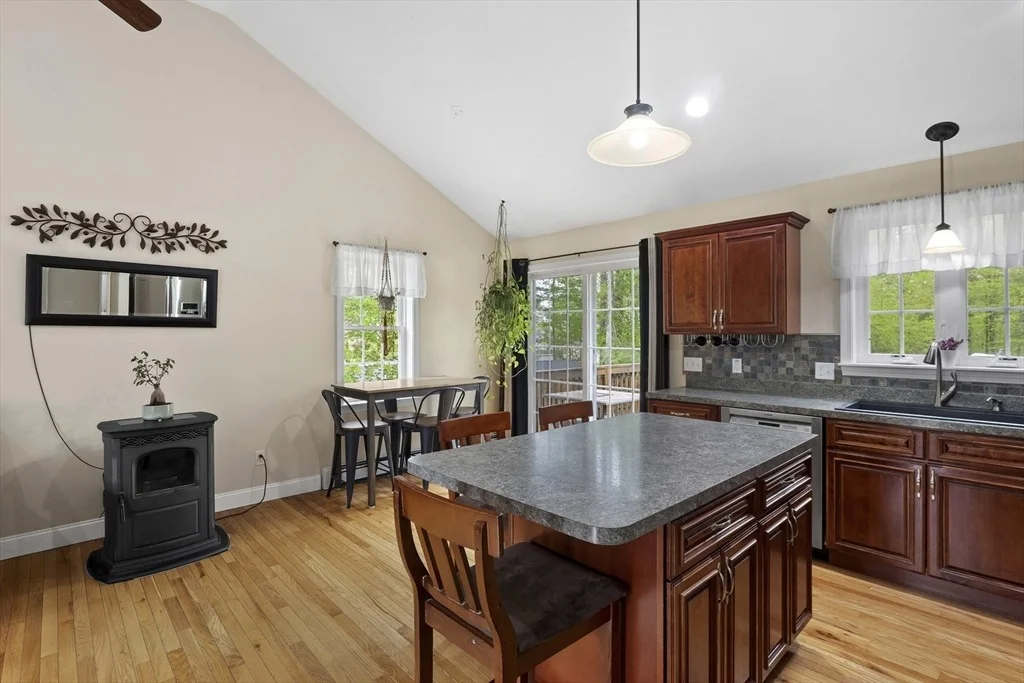 Photo of 352 Durfee St