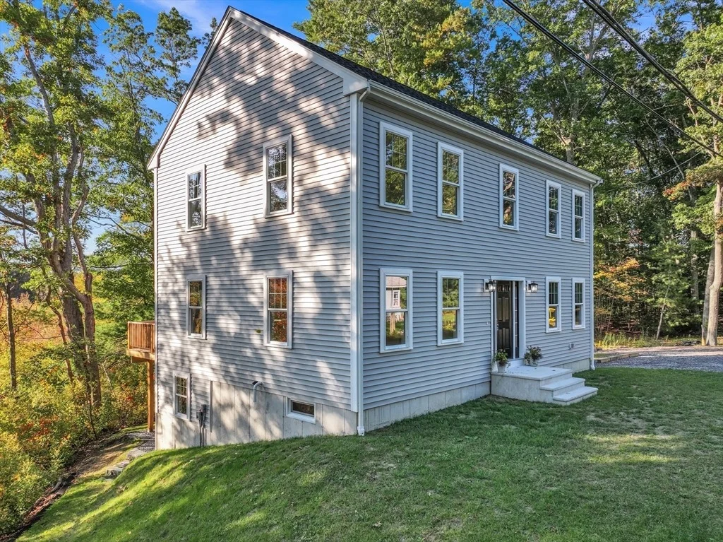 Photo of 18 Columbine Rd