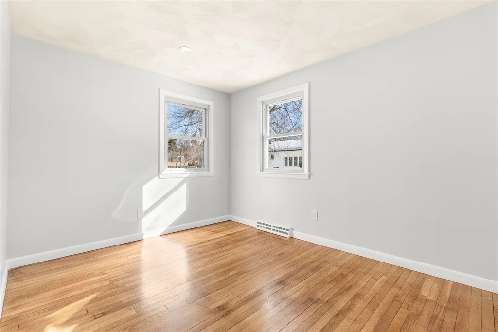 Photo of 15 Robin Lane