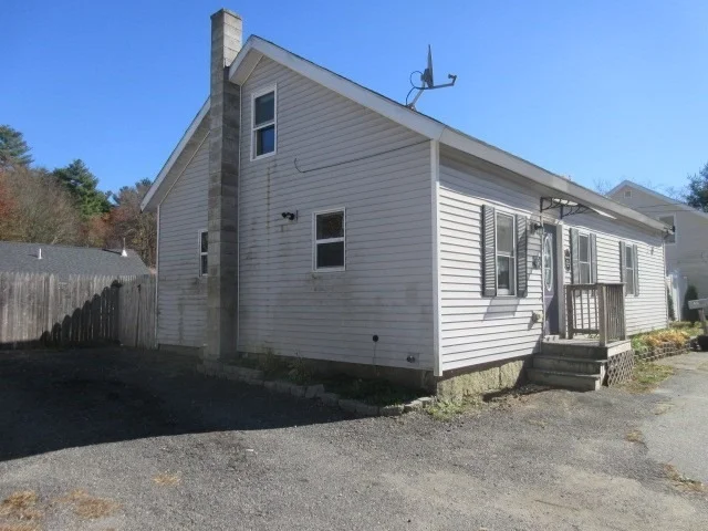 Photo of 425 1/2 Putnam Hill Road