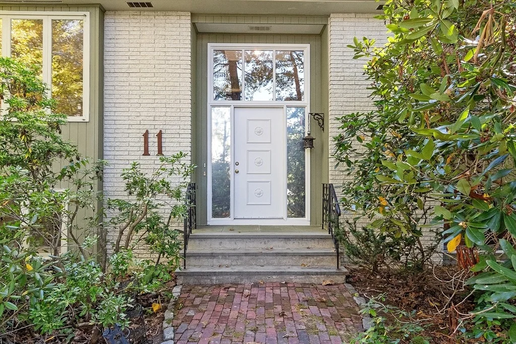 Photo of 11 Horseshoe Dr