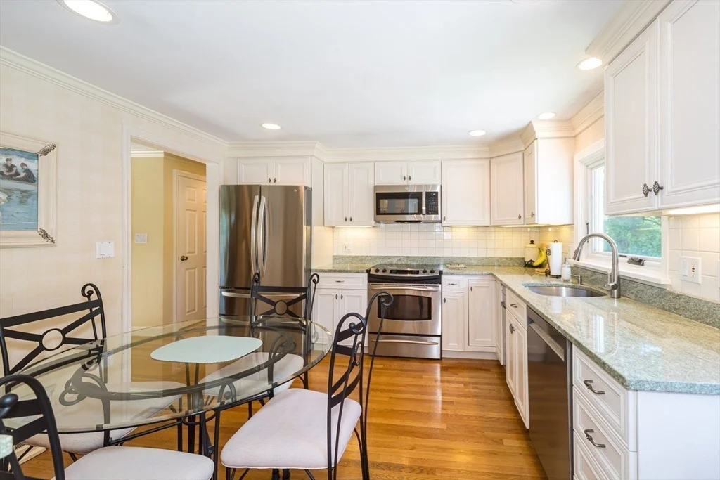 Photo of 9 Riverbend Dr