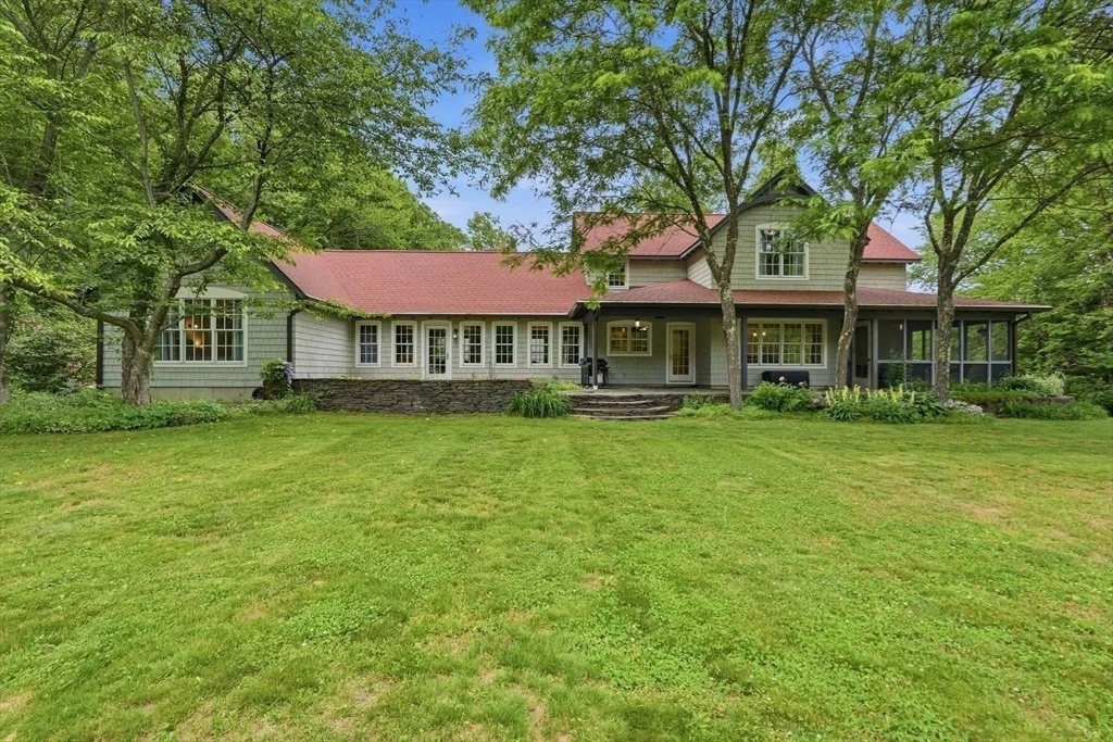 Photo of 18 Eveningstar Dr