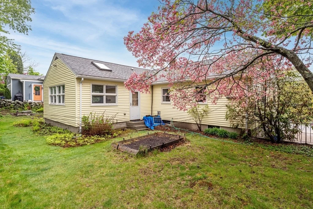 Photo of 303 Forest St