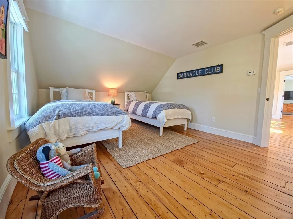Photo of 552 Main St