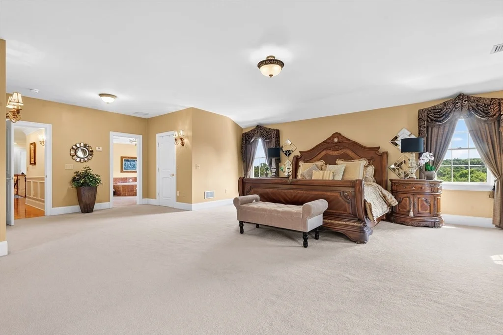Photo of 385 Scott Rd