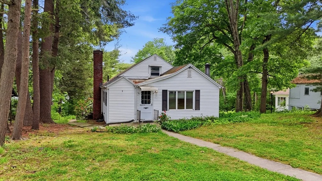 Photo of 28 Lake Dr