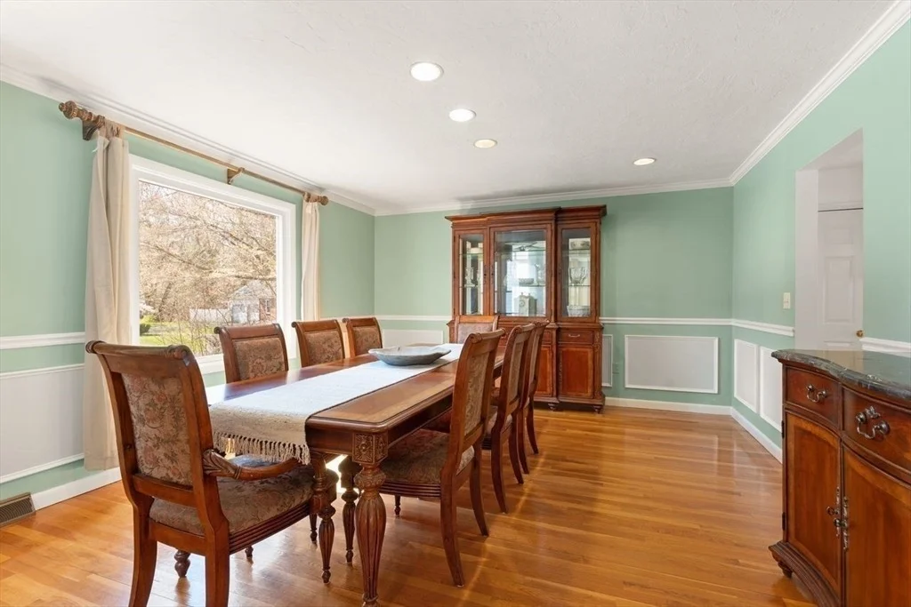Photo of 17 Niantic Rd