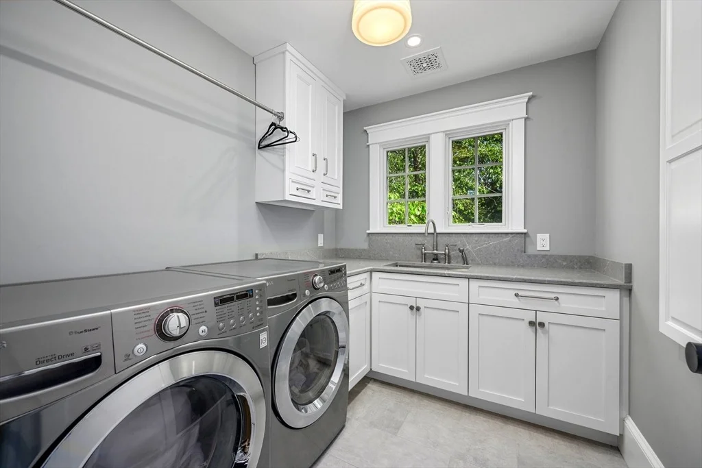 Photo of 239 Oxford Drive