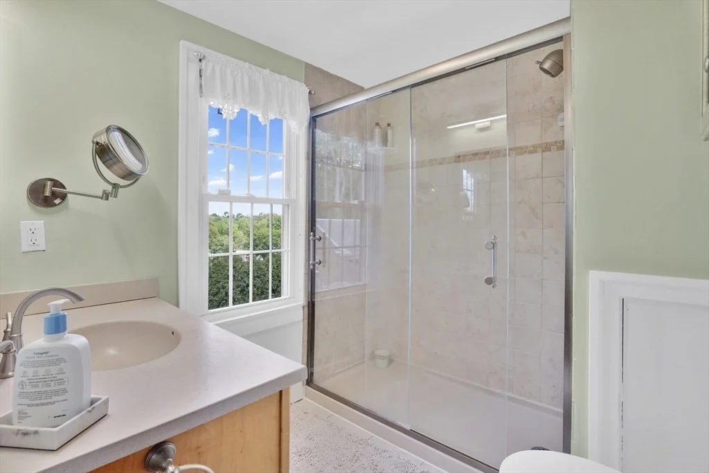 Photo of 146 Bellevue Ave