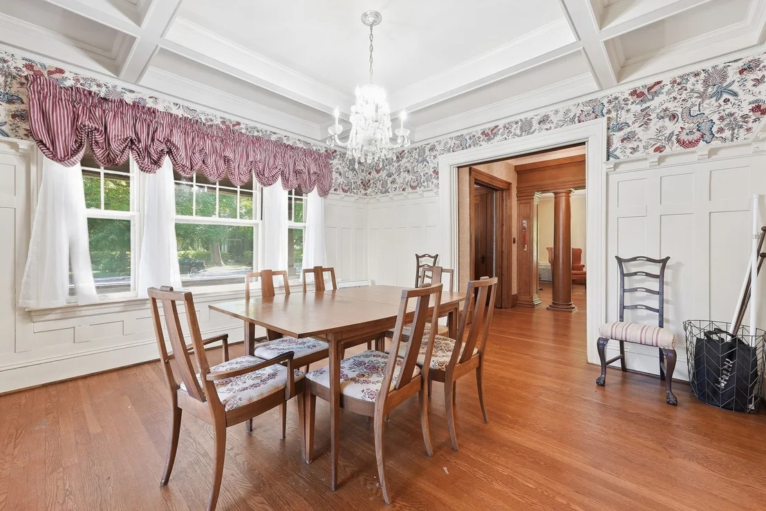 Photo of 98 Bellevue Ave