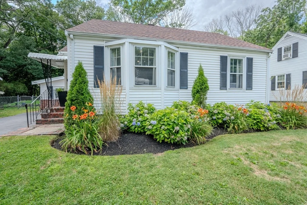 Photo of 40 Oneida Ave
