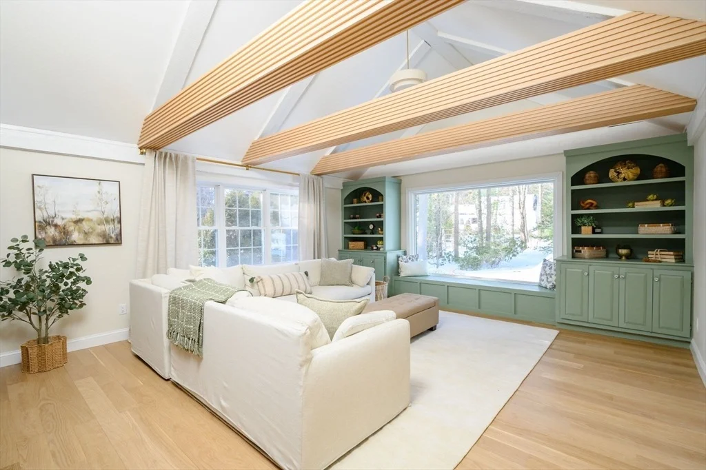 Photo of 19 Accord Pond Dr