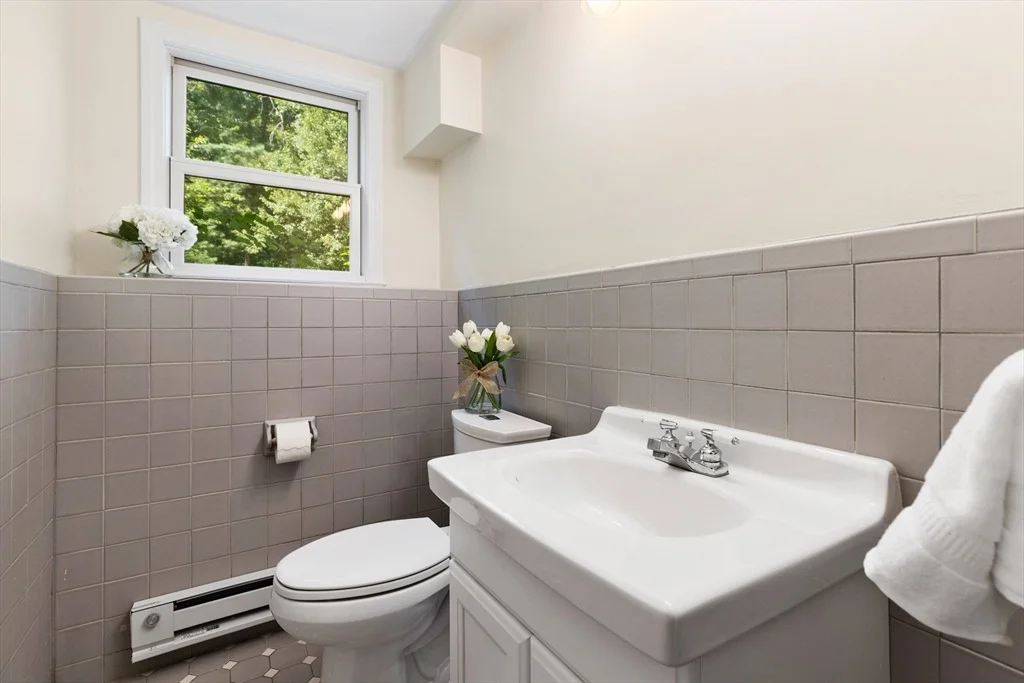 Photo of 40 Crystal Cir