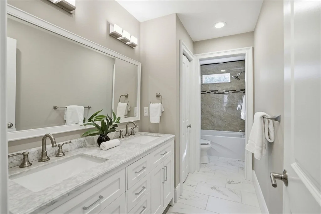 Photo of 9 Holton Road