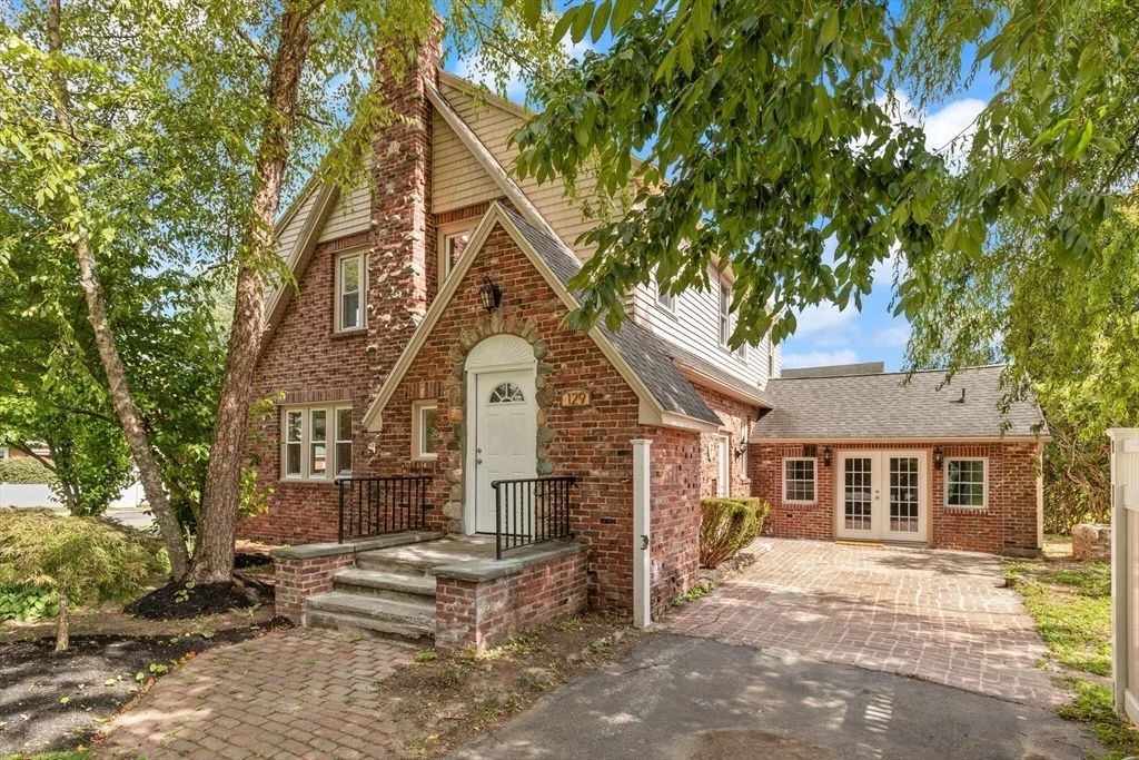 Photo of 129 Maple Ave