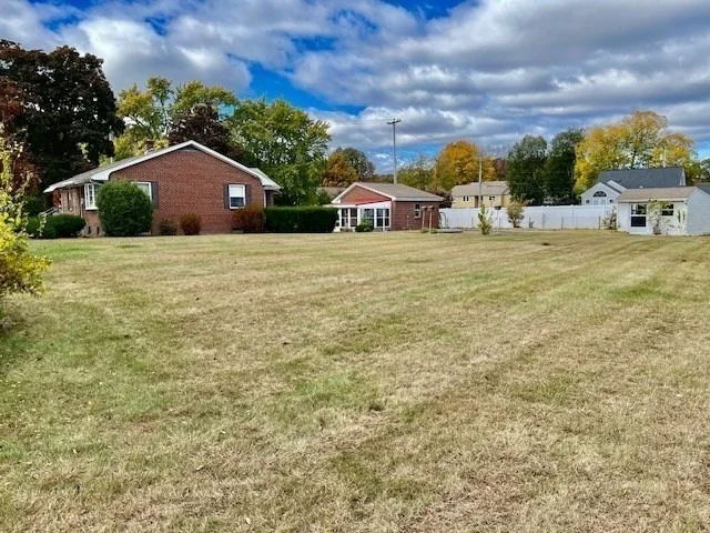 Photo of 566 Mckinstry Ave