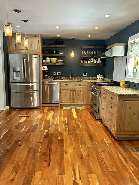 Photo of 552 Dwight Rd