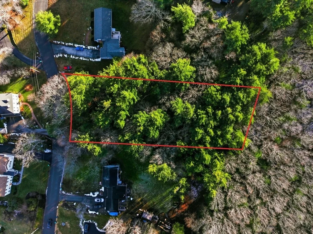 Photo of 44 Deerhill Ln