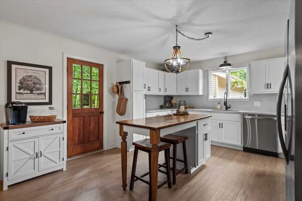 Photo of 822 Hardwick Rd