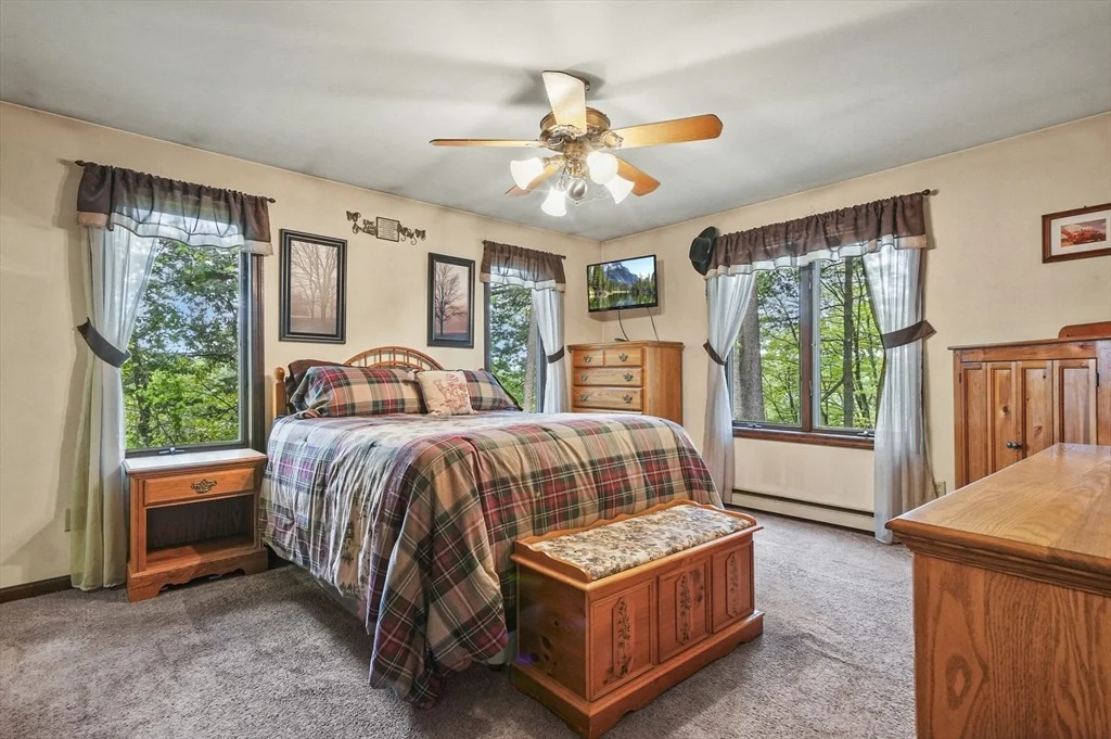 Photo of 28 Beacon Street