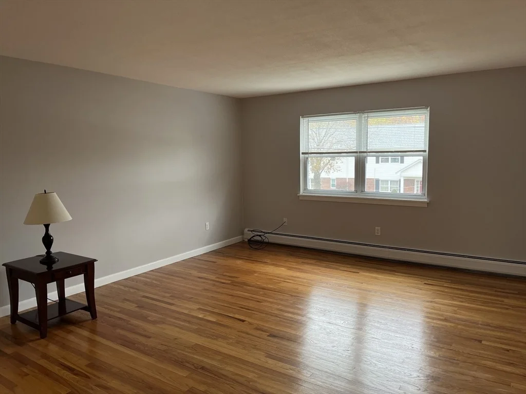 Photo of Unit C at 114 Colonial Cir