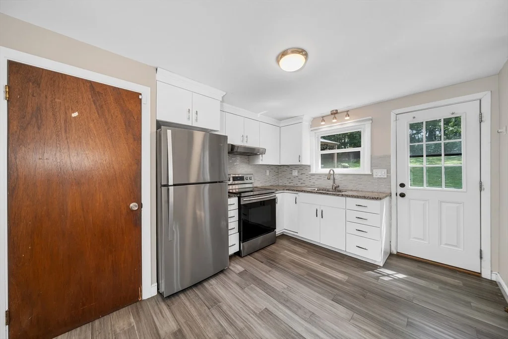 Photo of 566 Main St