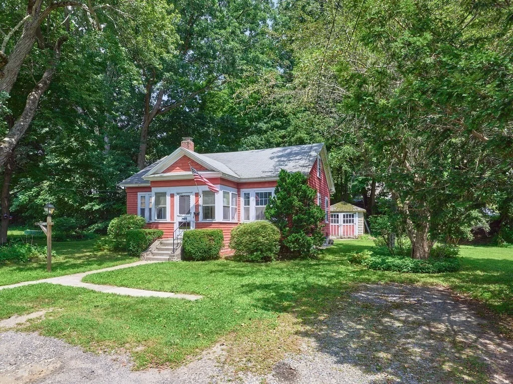 Photo of 34 Tiverton Parkway
