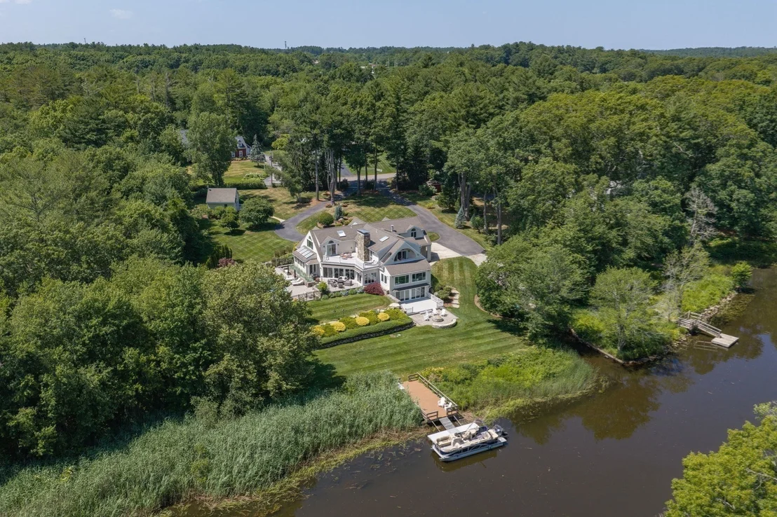 Photo of 112 River Rd