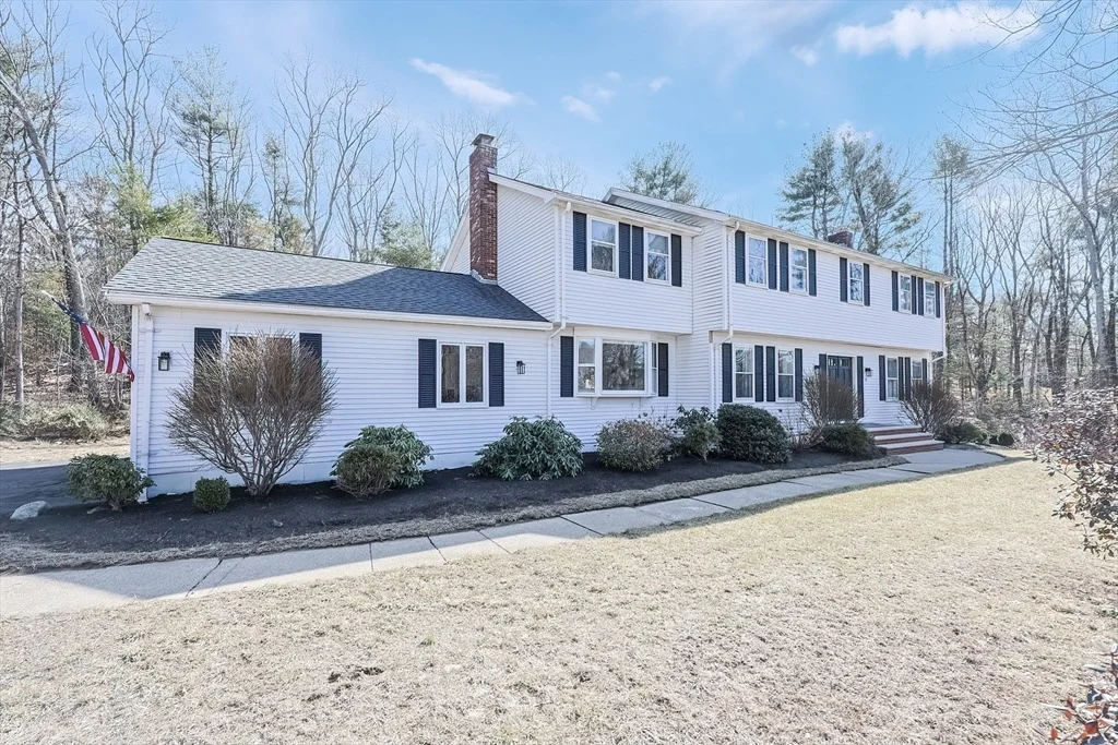 Photo of 8 Chickering Ln