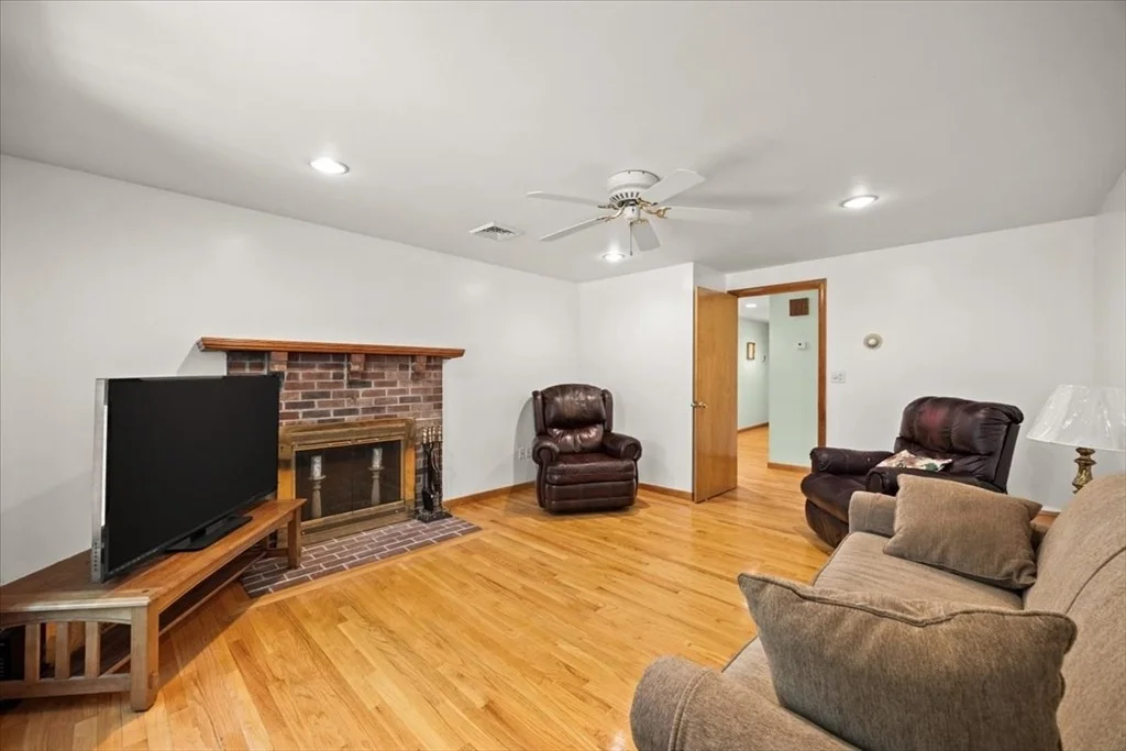 Photo of 8 Sherry Ln