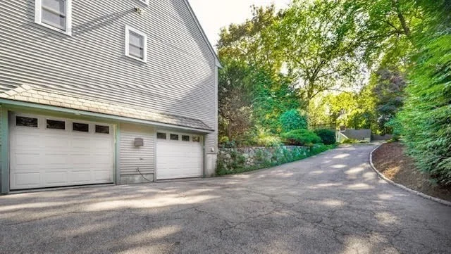 Photo of 10 Lorraine Cir