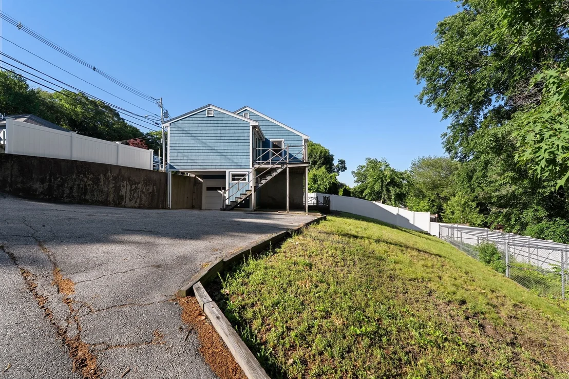 Photo of 298 Forest St