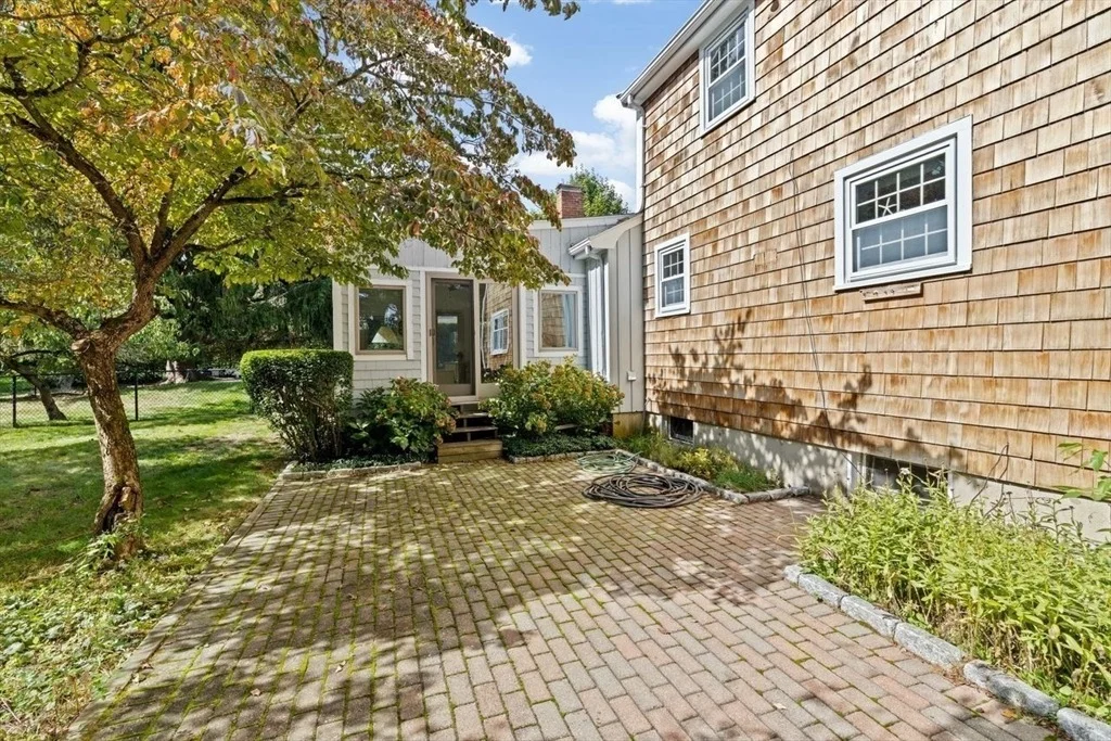 Photo of 28 Riverside Drive